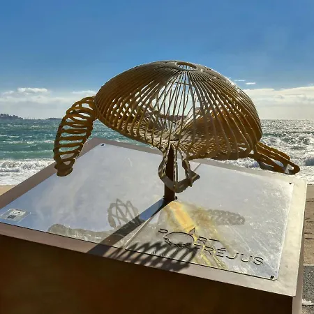 Du Port By Interhome Frejus